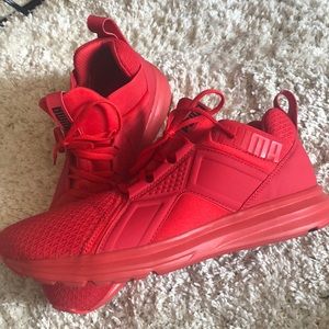 Woman’s size 10 men’s size 9 red pumas